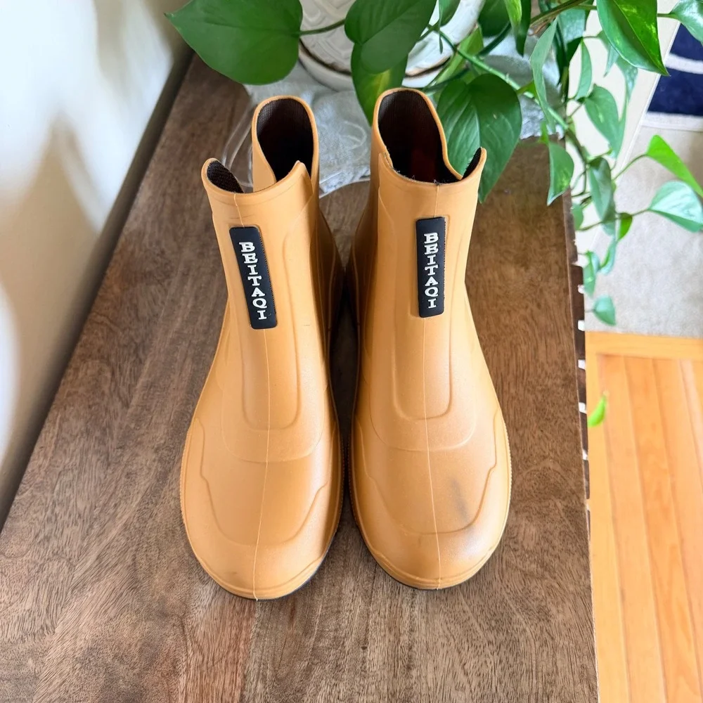 Womens EU 41 Tan Brown Waterproof Ankle Rain Bots Lug Sole Pull On Outdoor Wet